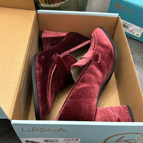 LIFESTRIDE Farrah Slip On Pumps - Picture 2 of 7